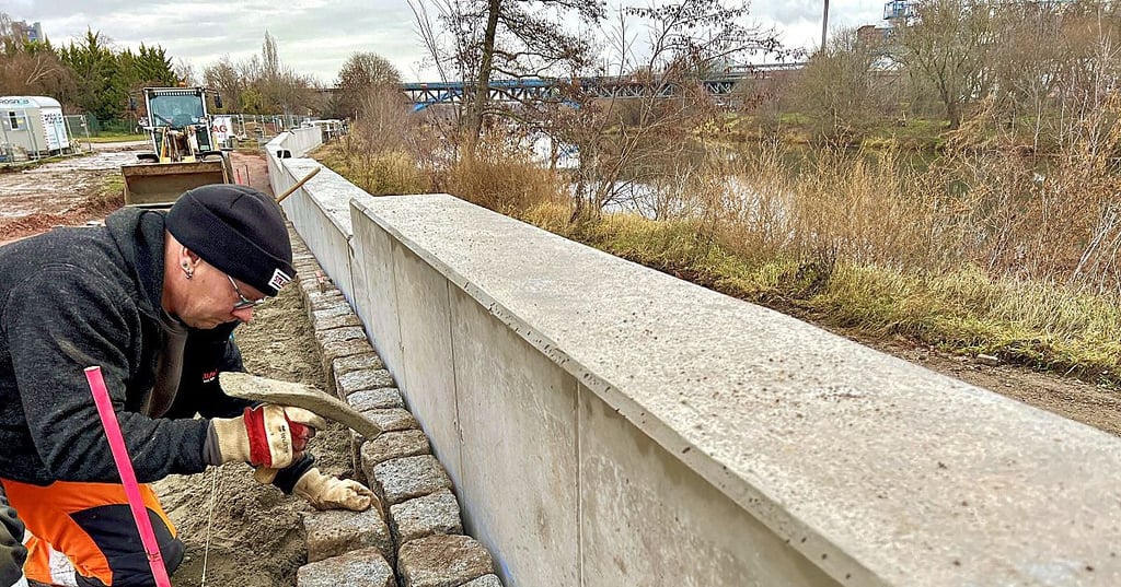 Hochwasserschutzring an der Saale in Bernburg. 