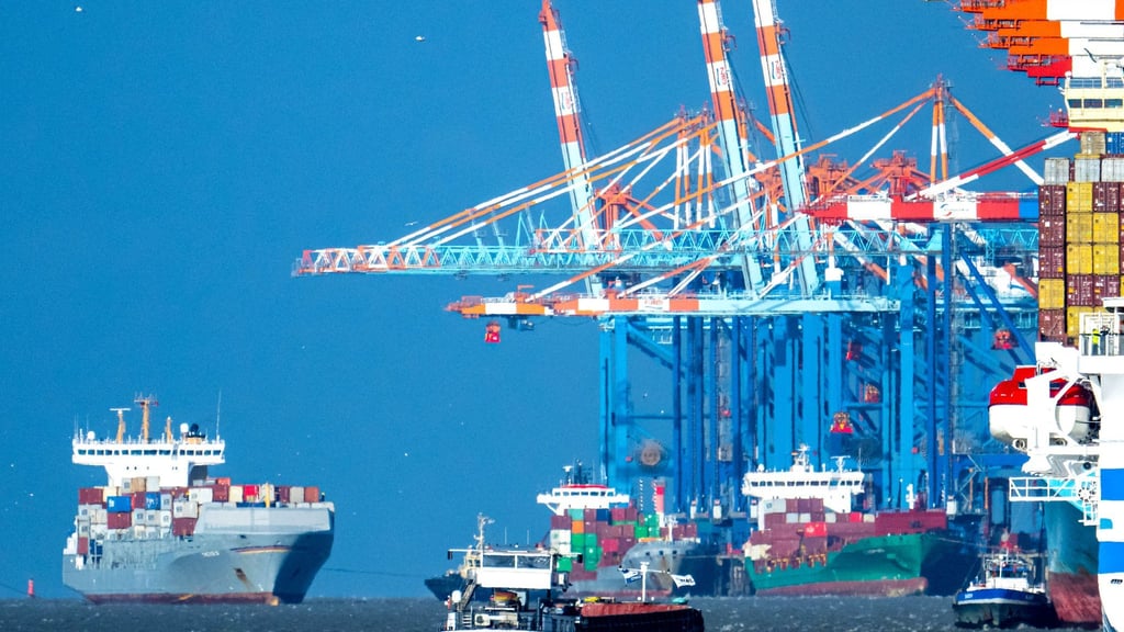 Für militärisch nutzbare Hafeninfrastruktur sollen 1,35 Milliarden Euro vom Bund nach Bremerhaven fließen. (Archivbild)