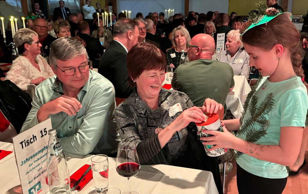 Die Gäste des Empfangs spendeten großzügig für das diesjährige Spendenprojekt. 