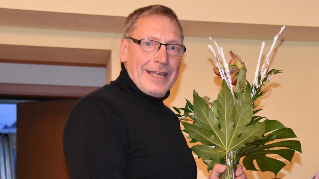 Siegfried Dörheit verabschiedet sich aus dem Ehrenamt: Nach vielen Jahren als Ortsteilbeauftragter von Velsdorf und als sachkundiger Einwohner im Kultur-, Sport- und Sozialausschuss endet sein Engagement.