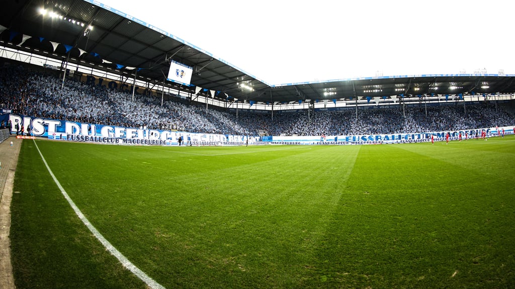 Vor dem Jahreswechsel waren die kahlen Stellen beim Rasens&nbsp;im Magdeburger Stadion&nbsp;nicht. zu übersehen