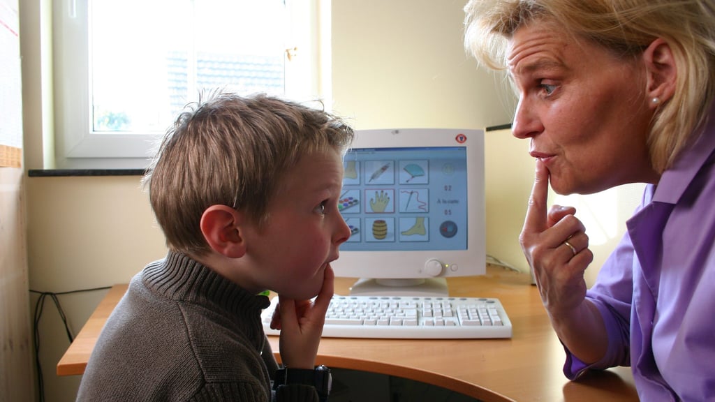 Eltern müssen lange auf Termine für die Logopädie warten: Grund ist die steigende Nachfrage, aber auch der Personalmangel in der Branche.