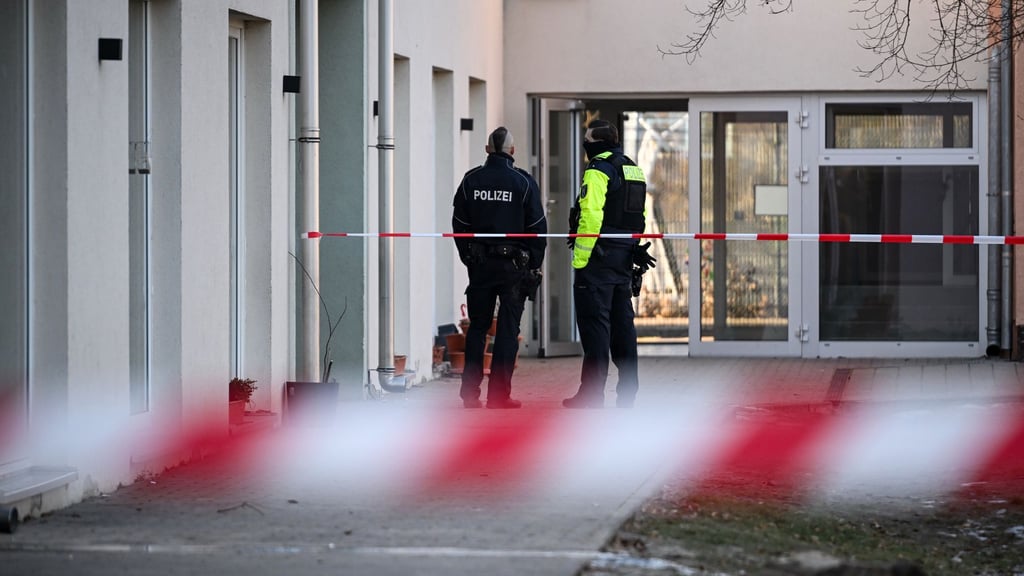 Ein Kind ist bei einem Unfall in einer Kita tödlich verletzt worden.