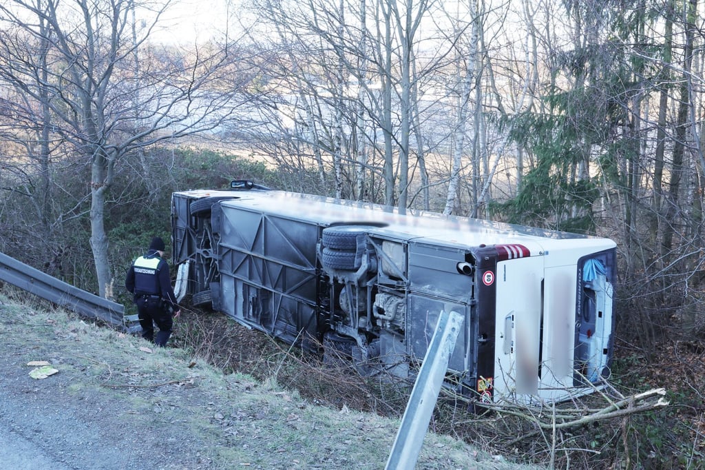 In Thüringen hat es einen Busunfall mit mehreren Verletzten gegeben.