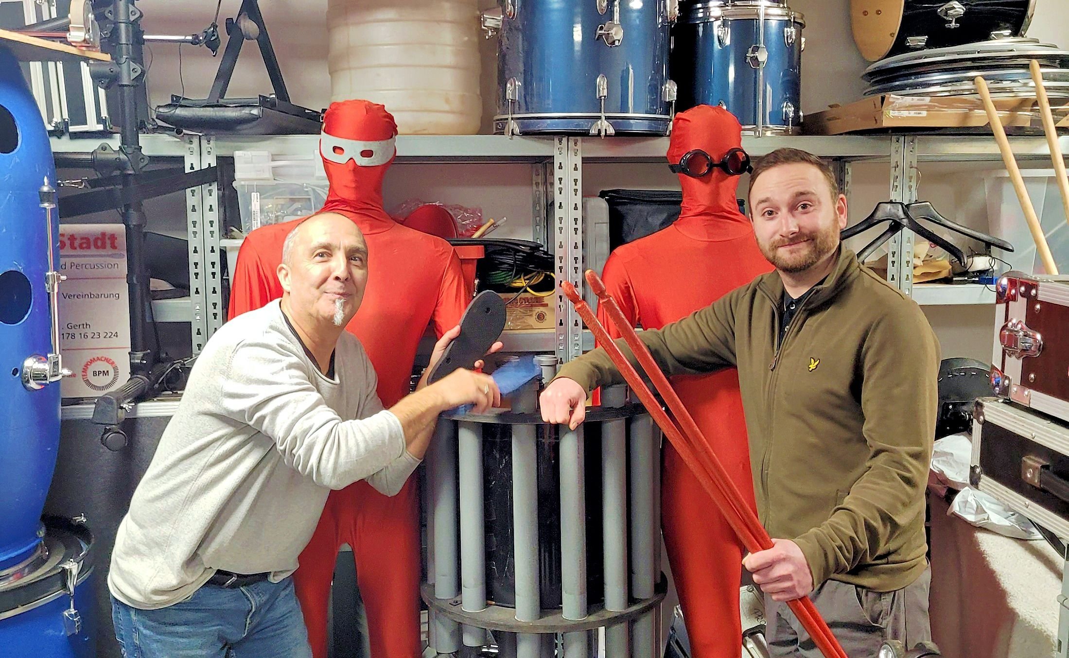Musiker aus Weißenfels und dem Schnaudertal: Trommlerduo Red Attack: Welche Männer hinter den roten Anzügen stecken