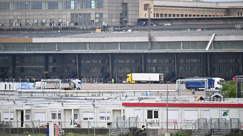 Die Zahl der Geflüchteten, die nach Berlin kommen, ist 2025 gesunken. (Archivbild)