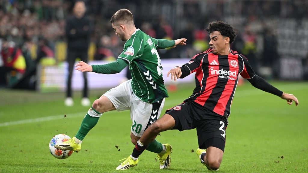 Werder-Profi Romano Schmid (l).