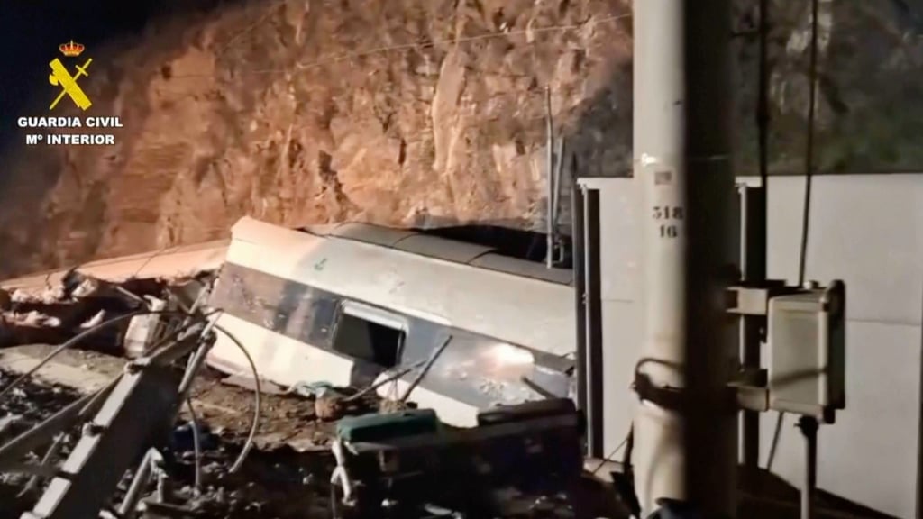 Bei dem Zugunglück kamen viele Menschen ums Leben.