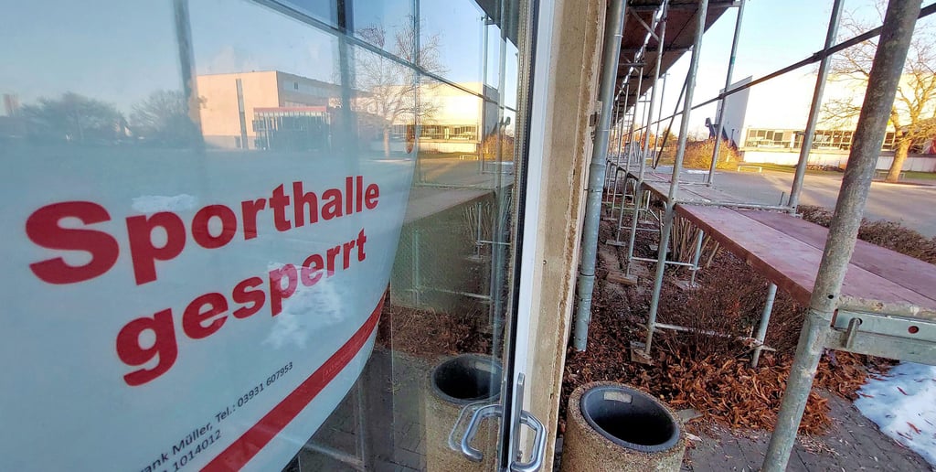 Die Sporthalle an der Sekundarschule in Osterburg ist seit Juni vergangenen Jahres gesperrt. Nun steht fest, wann sie wieder genutzt werden kann.
