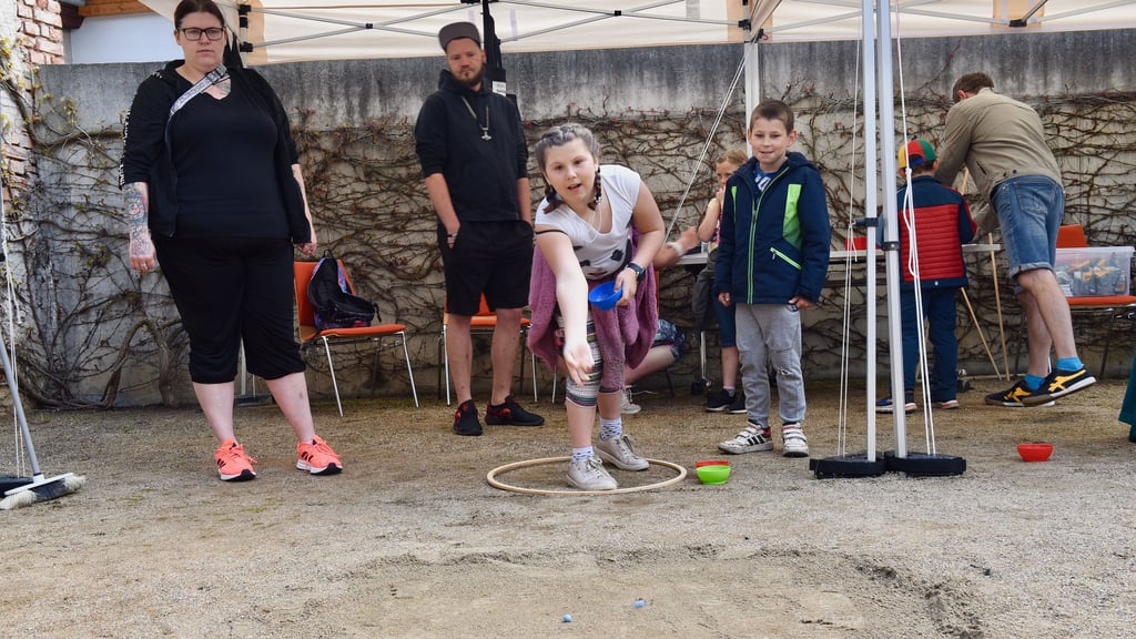 Die Murmelolympiade ist Bestandteil des Programms zum Stadtfest „Luthers Einschulung“. 