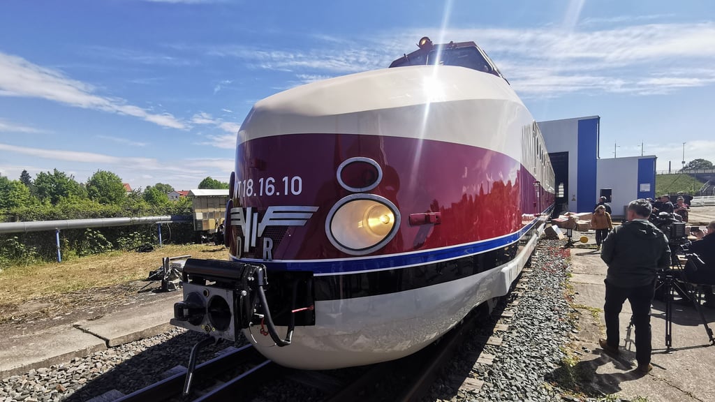 Die Lackierer bei der VIS in Halberstadt haben gute Arbeit geleistet. Beim Roll out im Mai strahlte der SVT im Sonnenlicht.