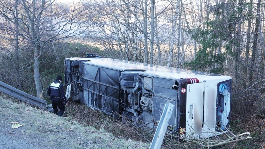 In Thüringen hat es einen Busunfall mit mehreren Verletzten gegeben.