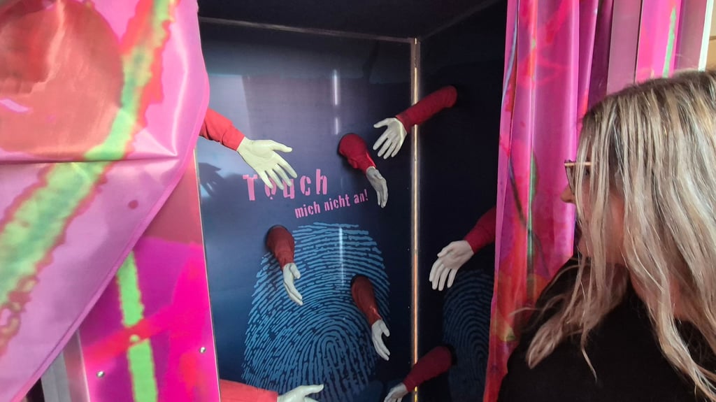 Die Ausstellung in der Gemeinschaftsschule ist am Dienstag während des Blutspendetermins für die Öffentlichkeit zugänglich.