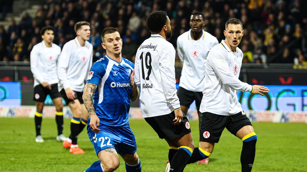 Steht häufig richtig, bietet Laufwege an und ärgert die Gegner zudem mit seiner Dynamik: Mateusz Zukowski.