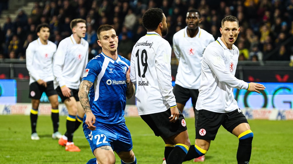 Steht häufig richtig, bietet Laufwege an und ärgert die Gegner zudem mit seiner Dynamik: Mateusz Zukowski.