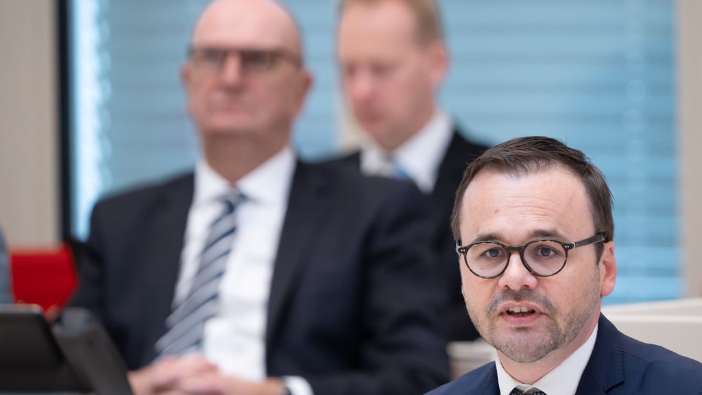 Die SPD von Brandenburgs Ministerpräsident Dietmar Woidke und die CDU von Landes- und Fraktionschef Jan Redmann verhandeln über eine Koalition (Archivbild).