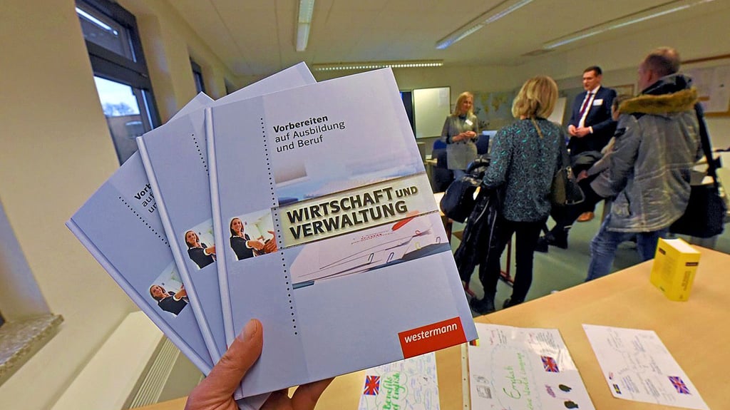 An den Standorten Aschersleben und Staßfurt wird über  die Bildungsangebote informiert. 