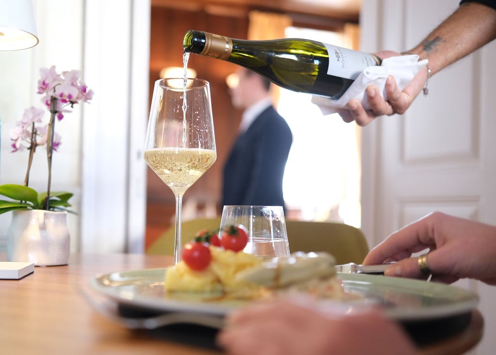 Viele Restaurants in Deutschland stehen wegen gestiegener Preise unter Druck (Archivbild)