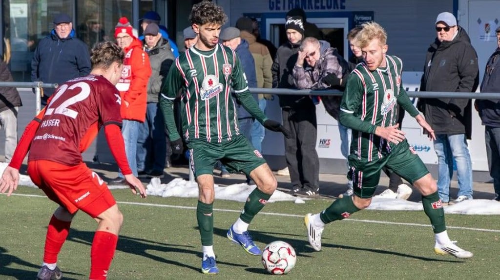Serhat Polat (am Ball) kam gegen Halberstadt in den zweiten 60 Minuten zum Einsatz.