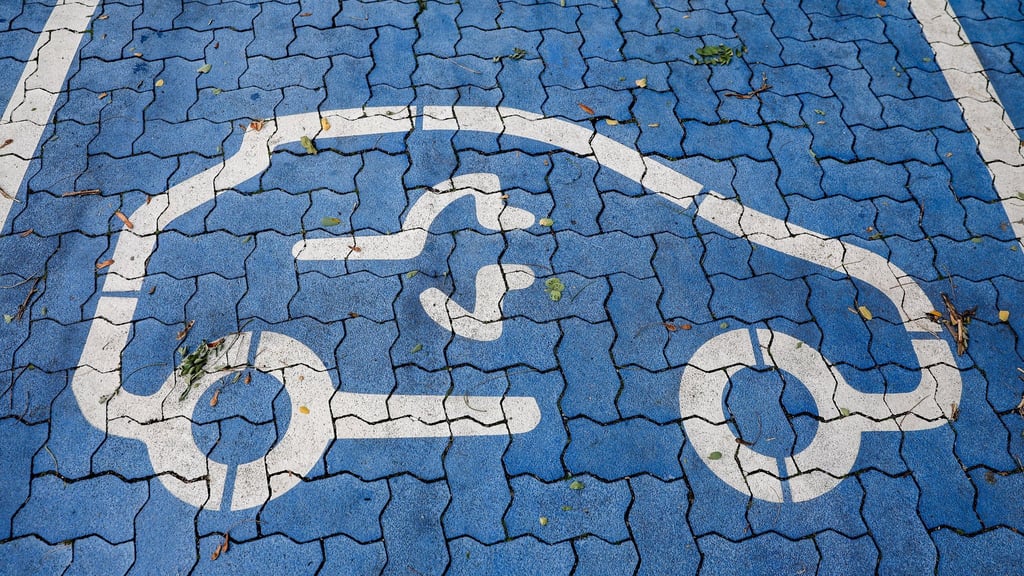 Die Datenübertragung durch Elektroautos kann zum Problem werden, meint der Präsident des Thüringer Verfassungsschutzes, Stephan Kramer.