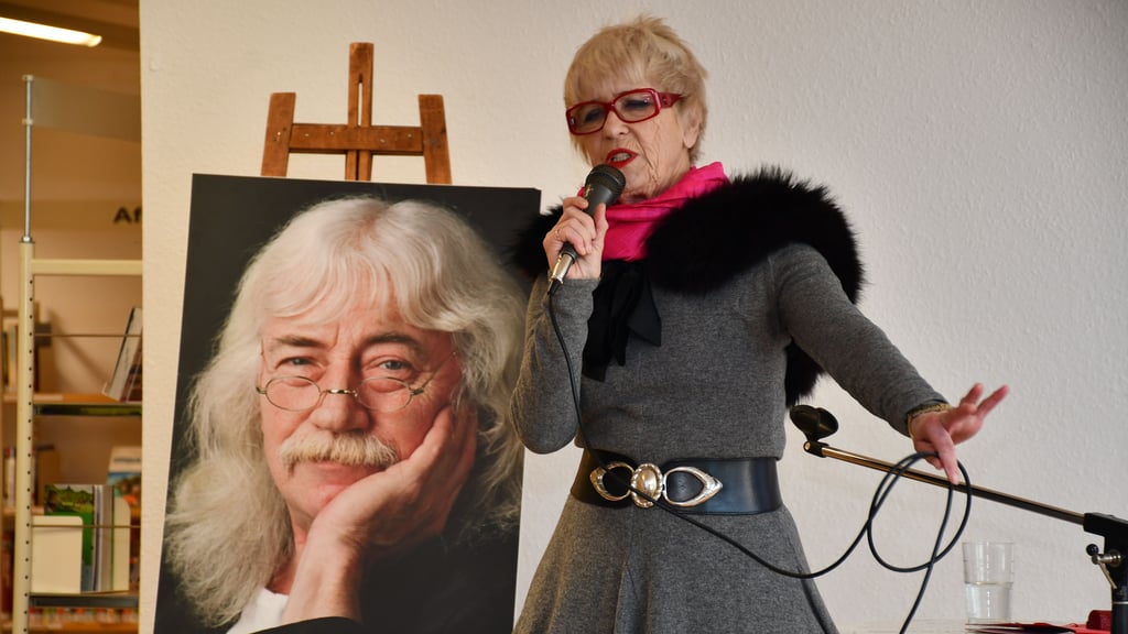 Monika Ehrhardt-Lakomy eröffnete die Ausstellung über ihren Mann, den Magdeburger Musiker Reinhard Lakomy. Der Schöpfer von Traumzauberbaum und Co. wäre jetzt 80 Jahre alt geworden.&nbsp;