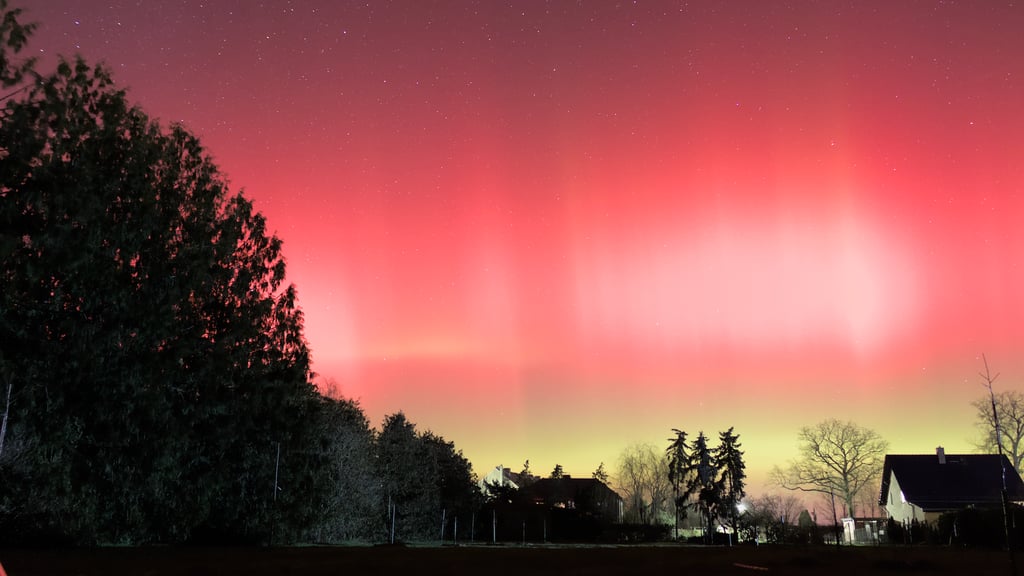 Leuchtend Rot erstrahlte der Himmel über Rochau. Aufgenommen von Martin Quast.