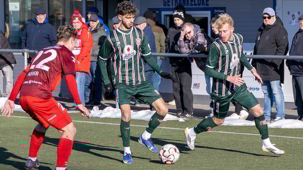 Serhat Polat (am Ball) kam gegen Halberstadt in den zweiten 60 Minuten zum Einsatz.