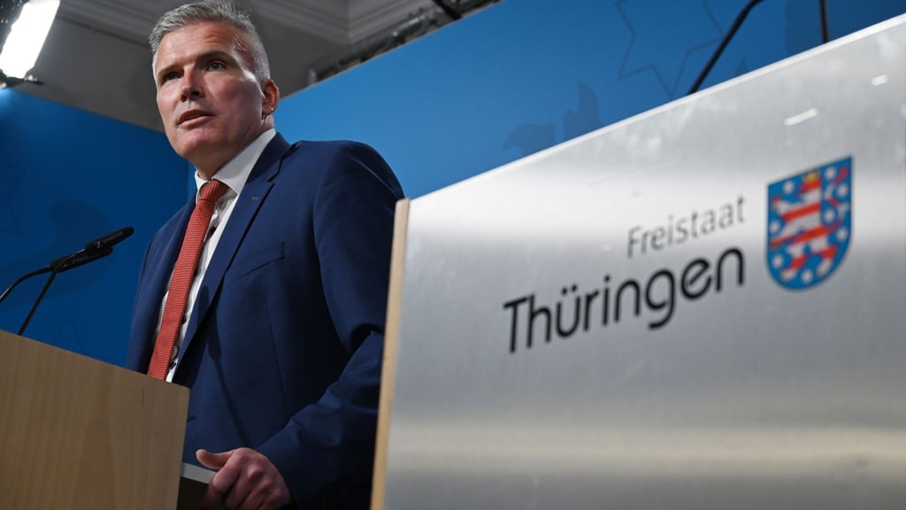 Das Land hilft bei Gemeindefusionen mit Geld, wie Staatssekretär Bausewein erläutert. (Archivbild)