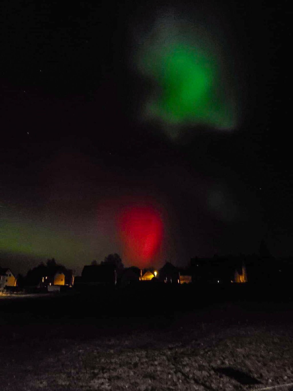 Nordlichter über Luckenau hat Ruth Ritter festgehalten.