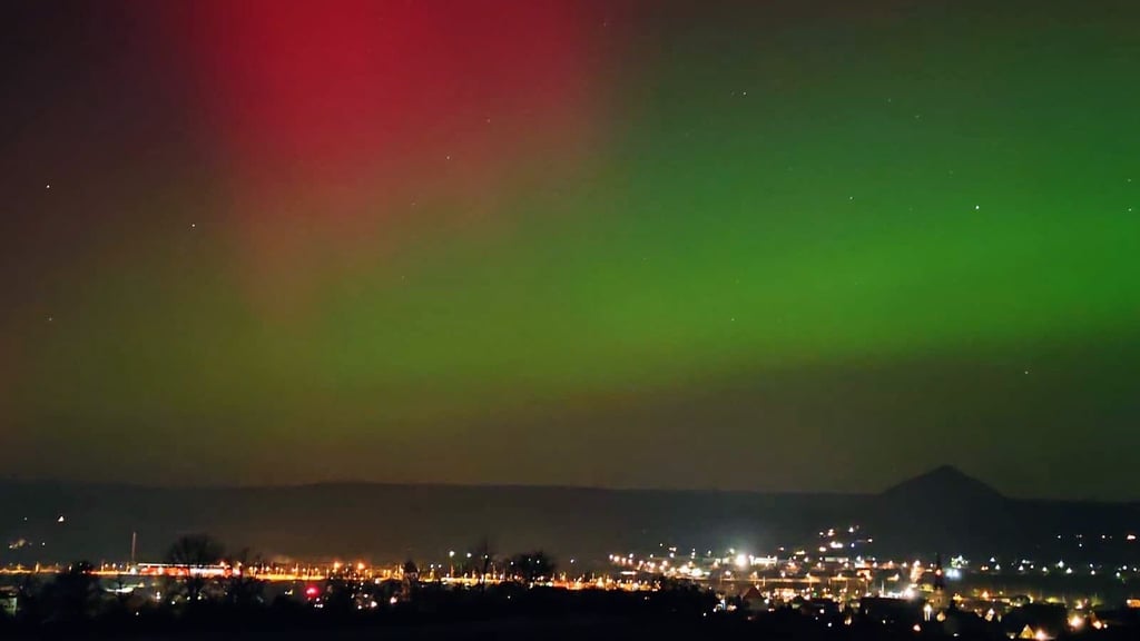 Polarlichter über Sangerhausen: Sie sind auch als Nordlichter bekannt und gelten als seltenes und faszinierendes Naturphänomen.