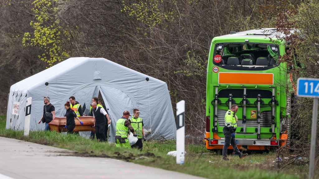 Am 27. März 2024 war es nördlich von Leipzig zu einem Unglück gekommen. Ein Flixbus war auf die Seite gekippt. Vier Reisende an Bord verstarben, weitere 46 wurden teils schwer verletzt.