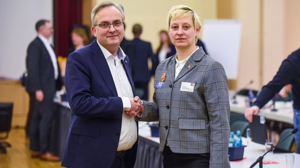 Auftakt Tarifverhandlungen Chemie im CCE-Leuna: Arbeitgebervertreter Jens Haselow und IGBCE-Nordost-Chefin Stephanie Albrecht-Suliak, Landesbezirksleiterin der IGBCE Nordost