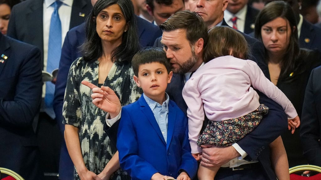 JD Vance und seine Frau Usha machen vierte Schwangerschaft öffentlich