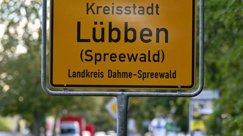 Die Stadt Lübben liegt mitten in der Urlaubsregion des Spreewalds mit vielen Wasserwegen und kleinen Häfen. (Archivbild)