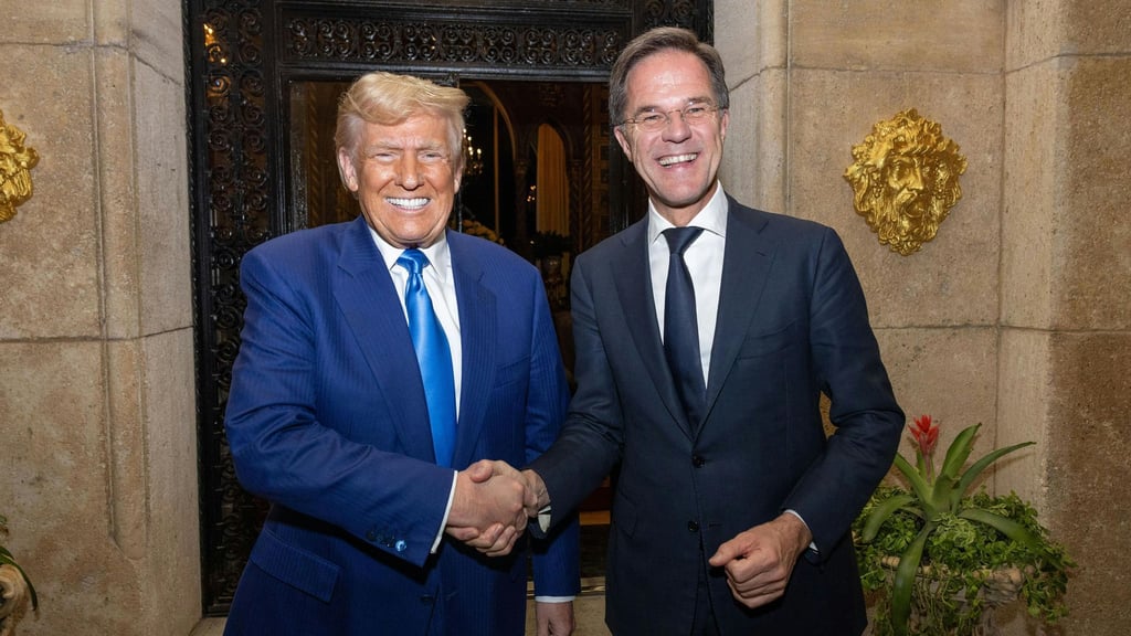 Schmeicheleien von Rutte (r) finden in Trump einen gewogenen Empfänger. (Archivbild)
