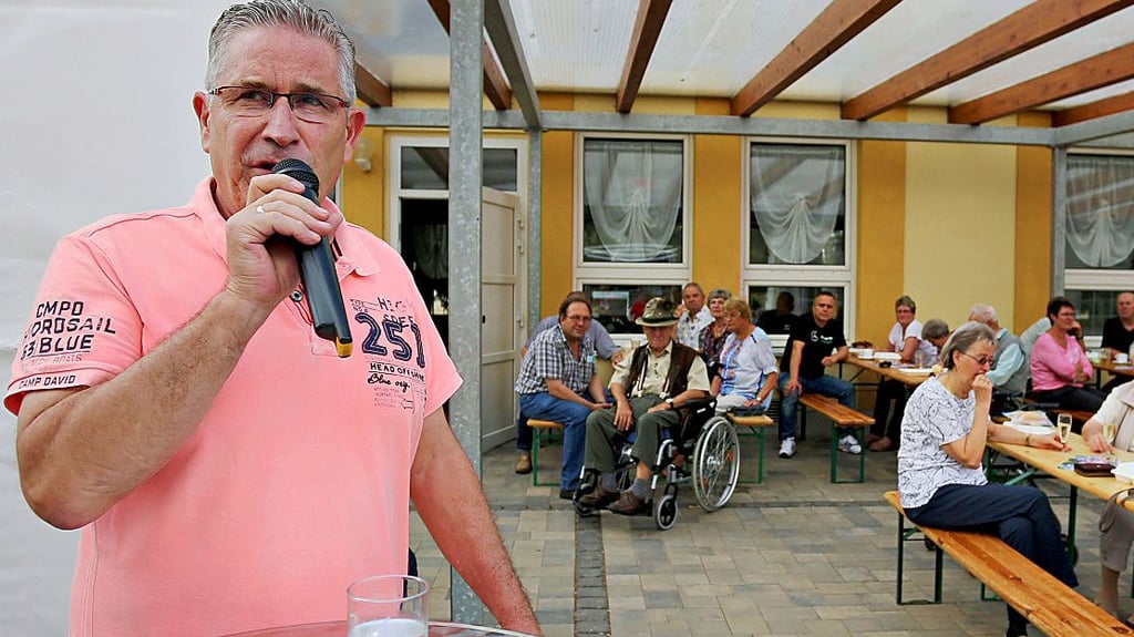 Ralf Klar ist der Ortsbürgermeister in Neu Königsaue. Hier zu sehen bei der Einweihung des sanierten Dorfgemeinschaftshauses. 