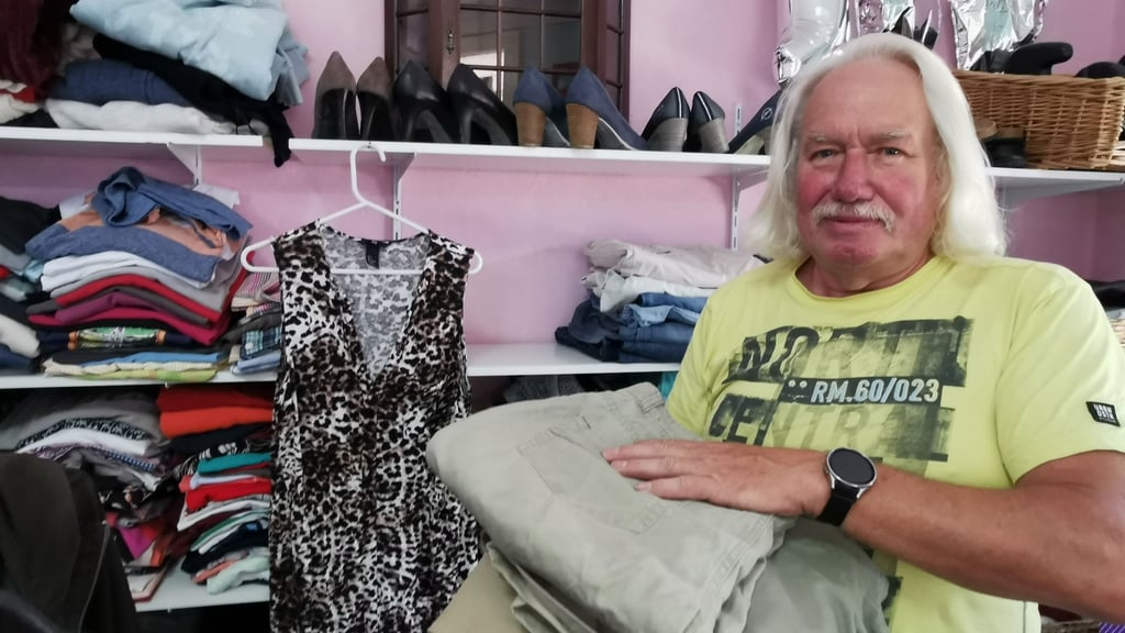 Ingo Block führt des Umsonstladen in der Faulmannstraße in Magdeburg-Salbke als Vermächtnis seiner verstorbenen Partnerin fort. 