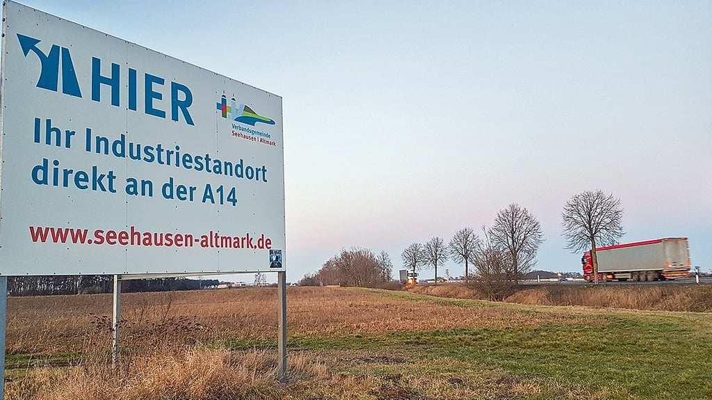 Die Hansestadt Seehausen (Altmark) im Kreis Stendal wirbt seit einigen Jahren mit einem großen Schild an der B189 für ihren künftigen A14-Industriestandort. 