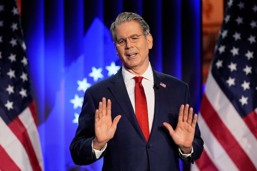 Bessent sprach im USA-House in Davos mit der Presse.