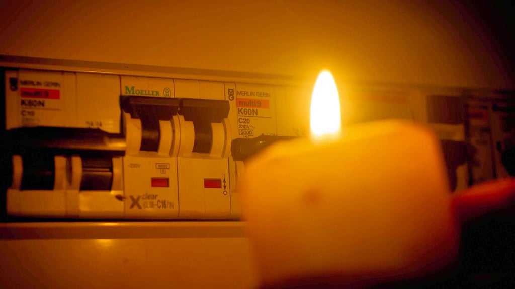 Für den Krisenfall empfehlen Experten Kerzen und Streichhölzer im Haushalt.