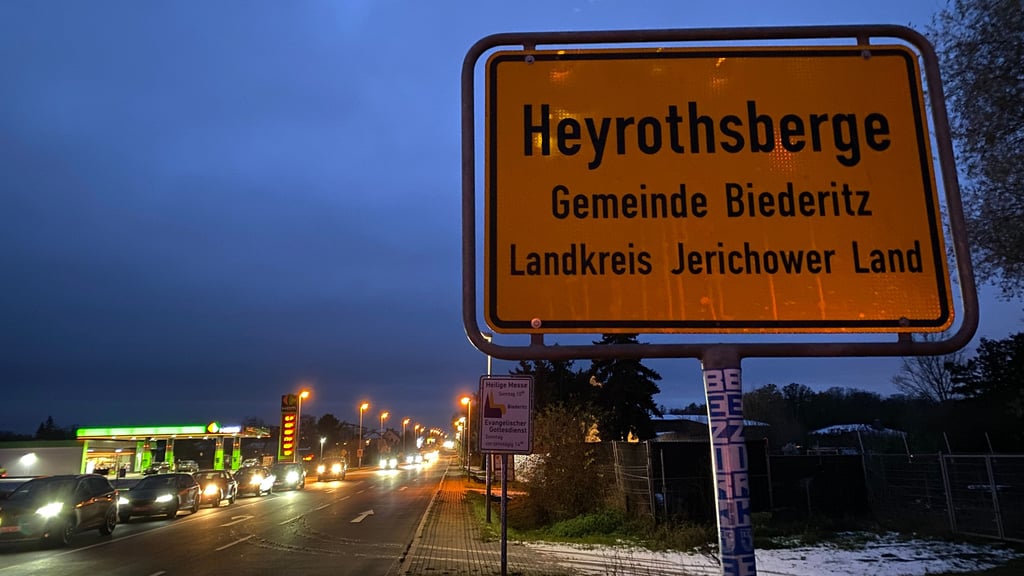 Nach dem Einbruch in Feuerwehr Heyrothsberge warnt die Gemeinde Biederitz vor falschen Feuerwehrleuten an der Haustür.