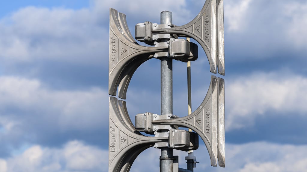 Mit Förderung vom Bund wurde das Sirenennetz in vielen Kommunen in den vergangenen Jahren wieder aufgebaut beziehungsweise modernisiert. (Symbolbild)