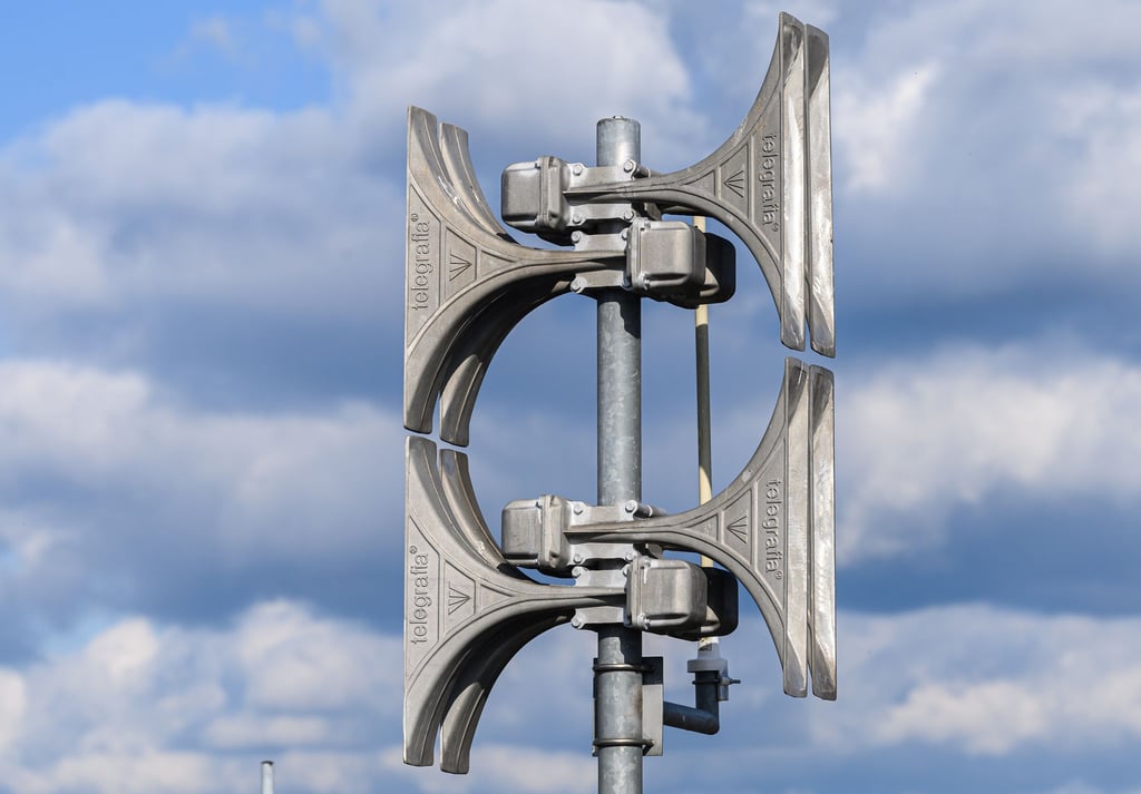 Mit Förderung vom Bund wurde das Sirenennetz in vielen Kommunen in den vergangenen Jahren wieder aufgebaut beziehungsweise modernisiert. (Symbolbild)