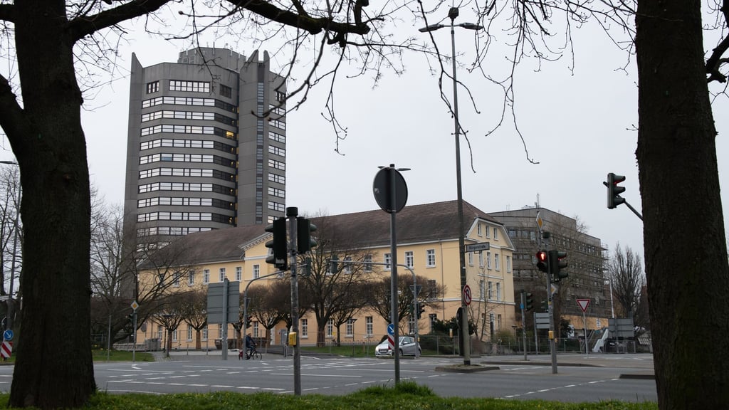 Ein Brief mit Pulver führte zu einem Einsatz im Neuen Rathaus in Göttingen. (Symbolbild)