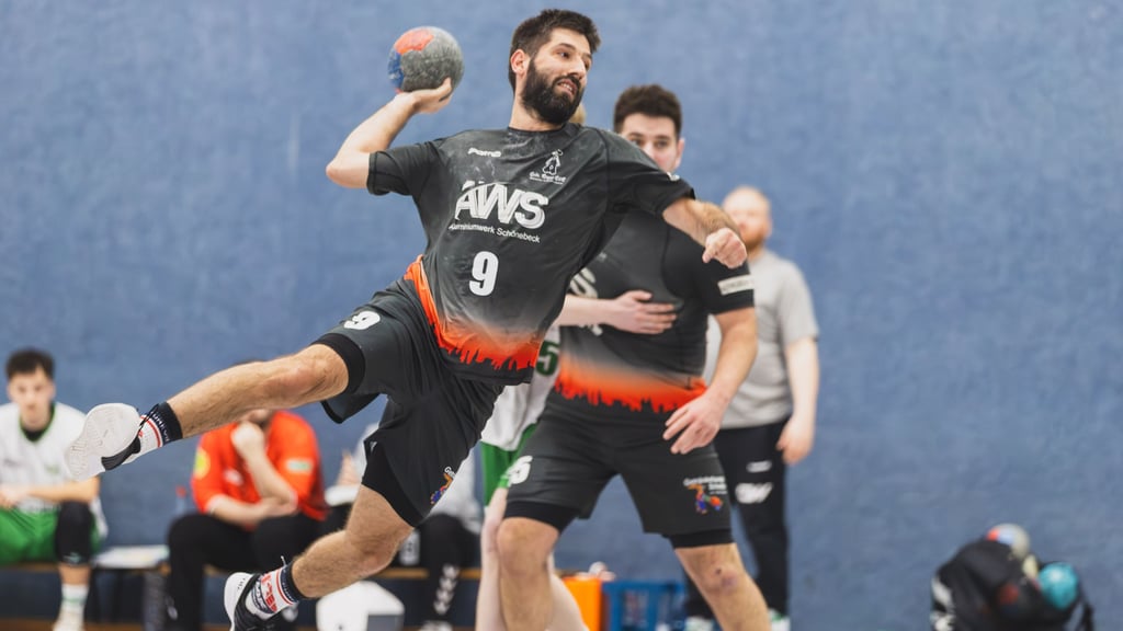 Die SG Lok Schönebeck um Marvin Ernst startete mit einer Niederlage in die Verbandsliga-Rückrunde.