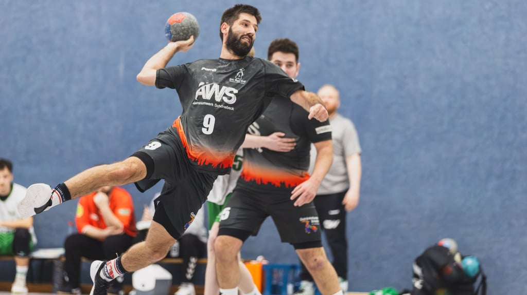 Die SG Lok Schönebeck um Marvin Ernst startete mit einer Niederlage in die Verbandsliga-Rückrunde.