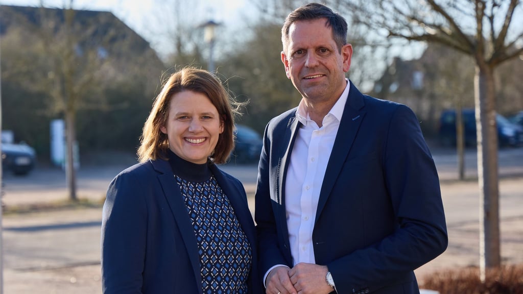 Niedersachsens Regierungschef Lies und seine Stellvertreterin Hamburg vor dem Auftakt der Kabinettsklausur in Adendorf.