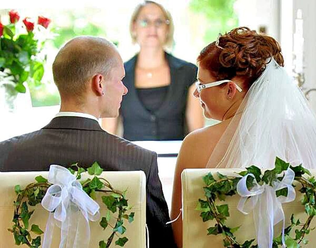 Eine Trauung kann tückische bürokratische Fallstricke haben.