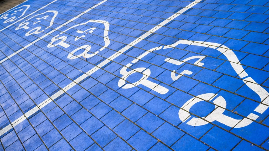 Für Kauf oder Leasing eines Elektroautos kann bald wieder eine Förderung beantragt werden. (Symbolbild)