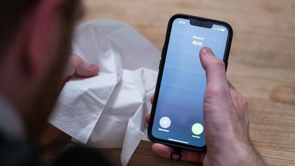 Krankschreibungen per Telefon bleiben umstritten. Kanzler Friedrich Merz (CDU) will sie abschaffen. Ärzte halten das für keine gute Idee.&nbsp;